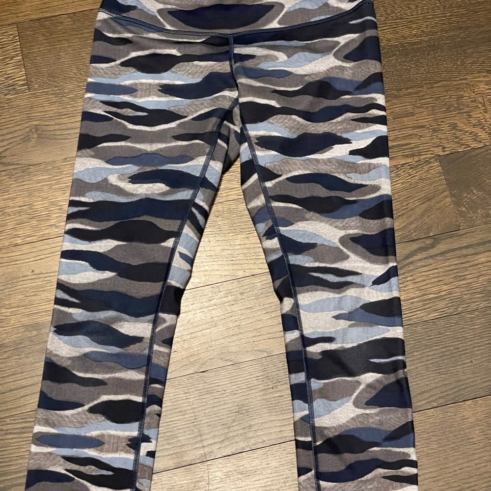Lululemon Wunder Under Crop Camouflage Leggings size 6